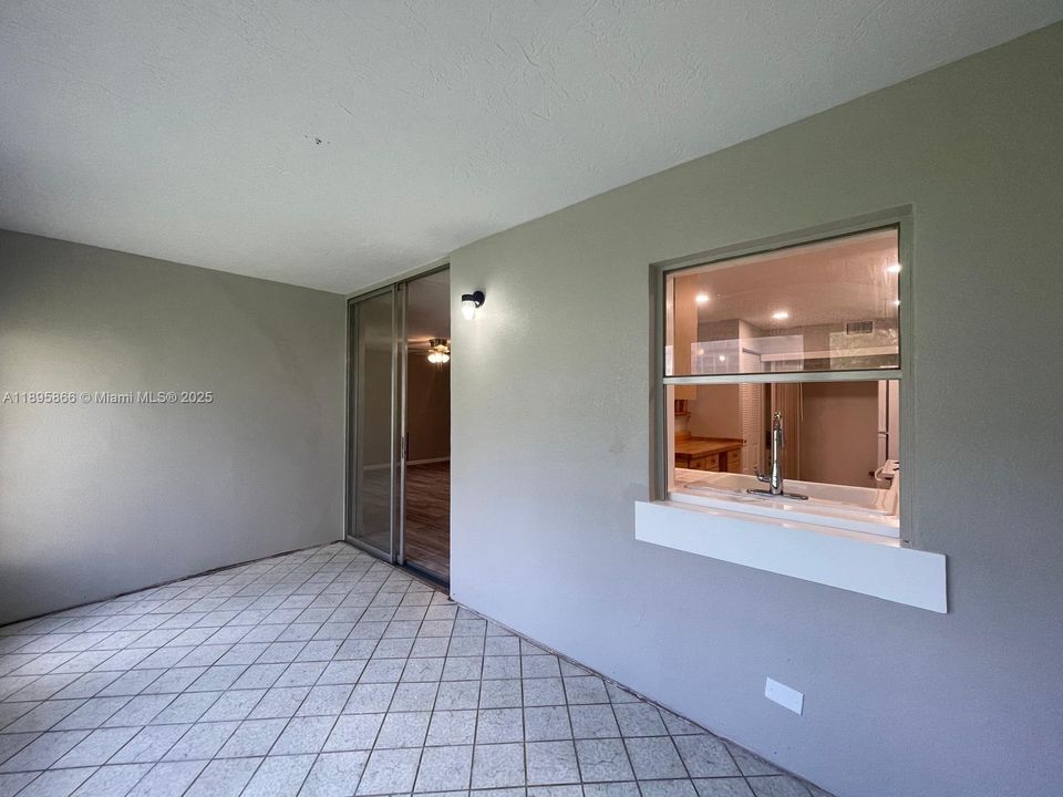 Recently Rented: $1,800 (2 beds, 2 baths, 1000 Square Feet)