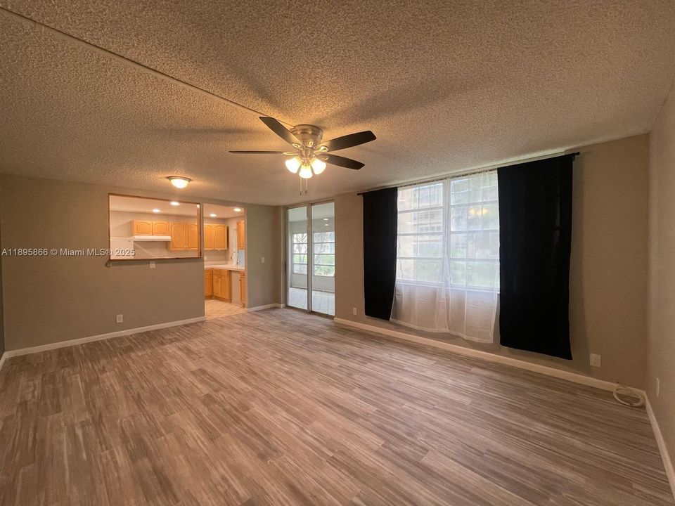 Recently Rented: $1,800 (2 beds, 2 baths, 1000 Square Feet)