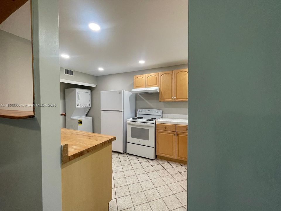 Recently Rented: $1,800 (2 beds, 2 baths, 1000 Square Feet)