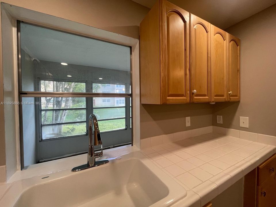 Recently Rented: $1,800 (2 beds, 2 baths, 1000 Square Feet)