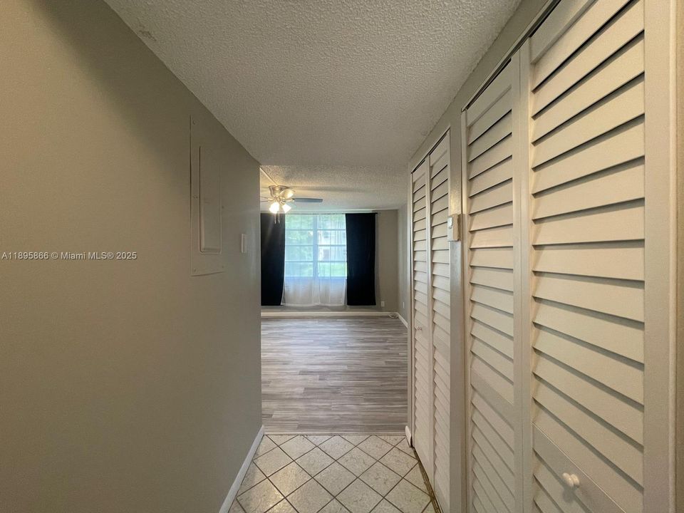 Recently Rented: $1,800 (2 beds, 2 baths, 1000 Square Feet)