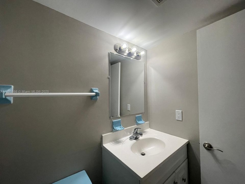 Recently Rented: $1,800 (2 beds, 2 baths, 1000 Square Feet)