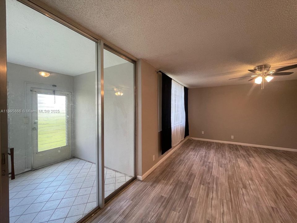 Recently Rented: $1,800 (2 beds, 2 baths, 1000 Square Feet)