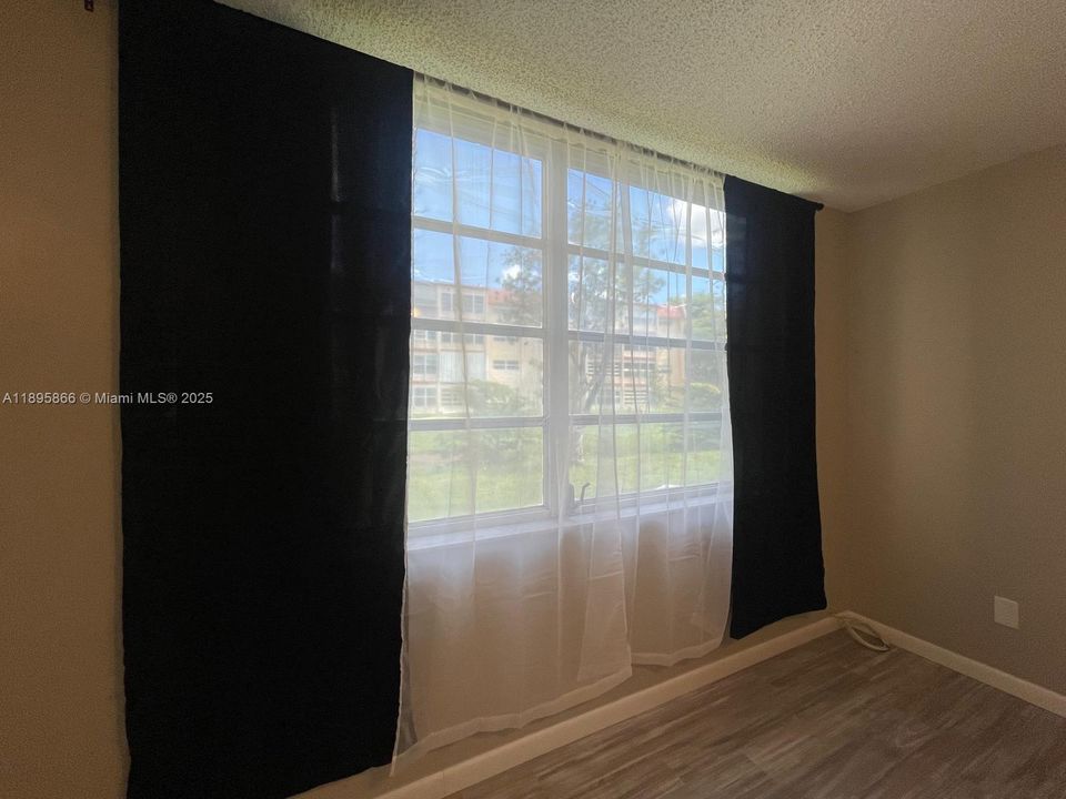 Recently Rented: $1,800 (2 beds, 2 baths, 1000 Square Feet)