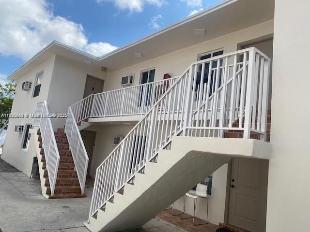 Active With Contract: $2,100 (2 beds, 1 baths, 777 Square Feet)