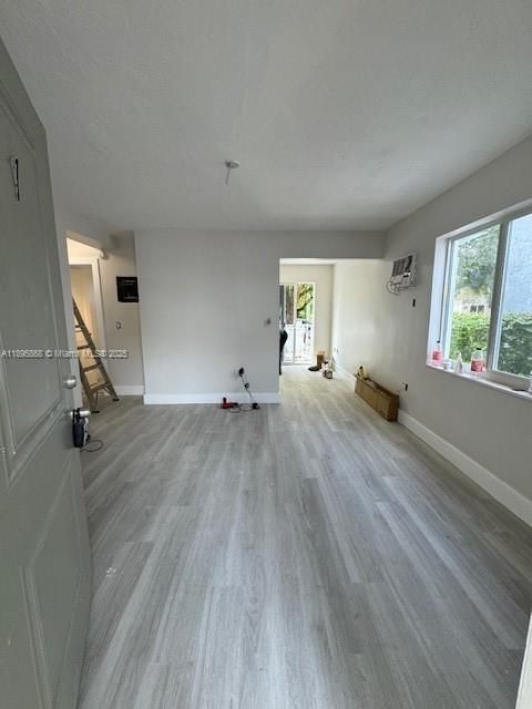 Active With Contract: $2,100 (2 beds, 1 baths, 777 Square Feet)