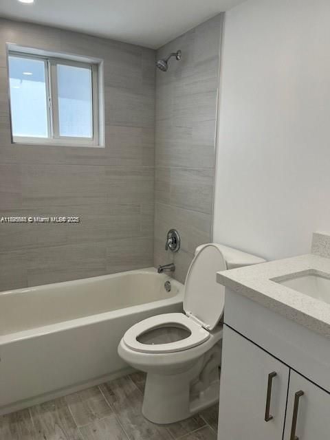 Active With Contract: $2,100 (2 beds, 1 baths, 777 Square Feet)