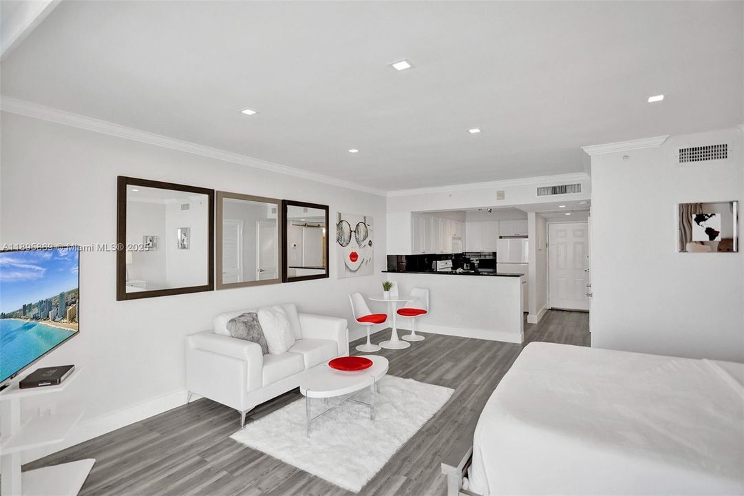 Recently Rented: $2,500 (0 beds, 1 baths, 482 Square Feet)