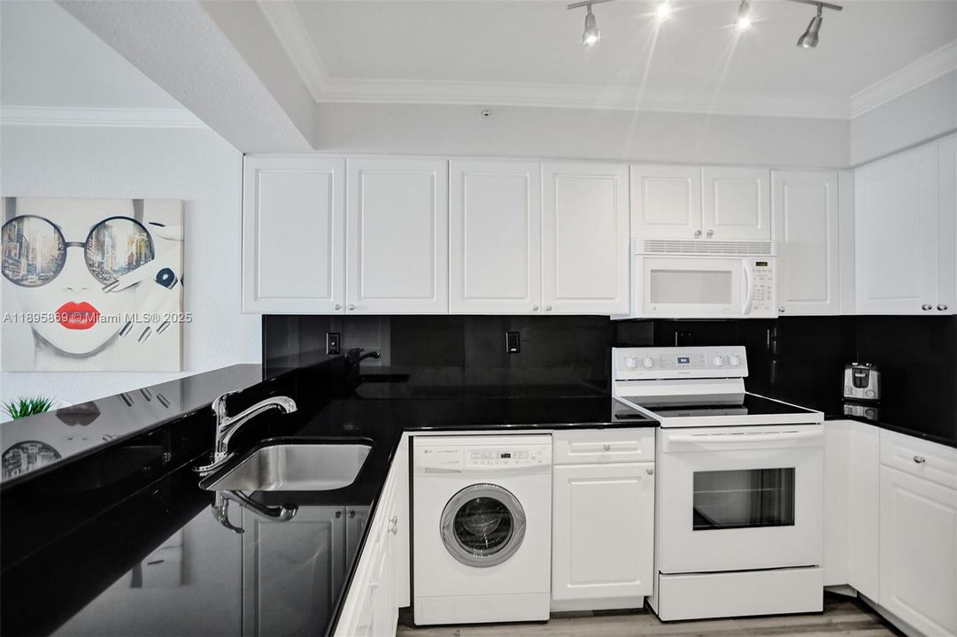 Recently Rented: $2,500 (0 beds, 1 baths, 482 Square Feet)