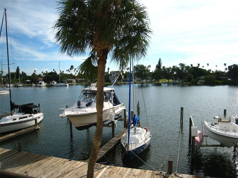 На продажу: $890,000 (2 спален, 2 ванн, 1190 Квадратных фут)