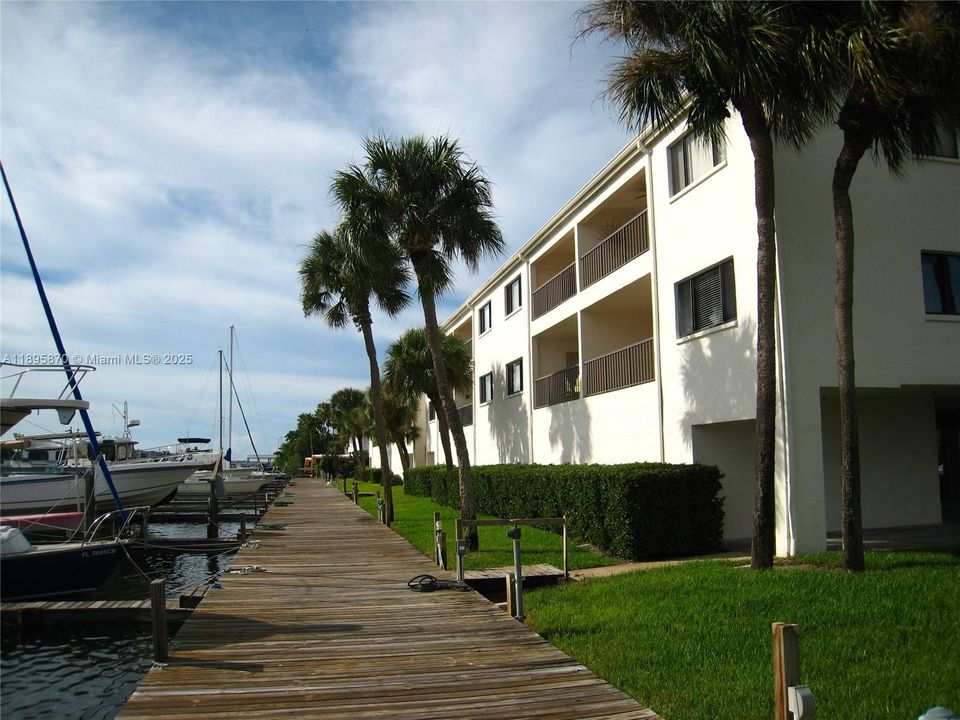 На продажу: $890,000 (2 спален, 2 ванн, 1190 Квадратных фут)