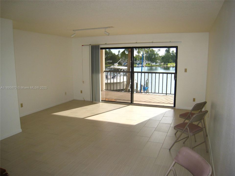 На продажу: $890,000 (2 спален, 2 ванн, 1190 Квадратных фут)