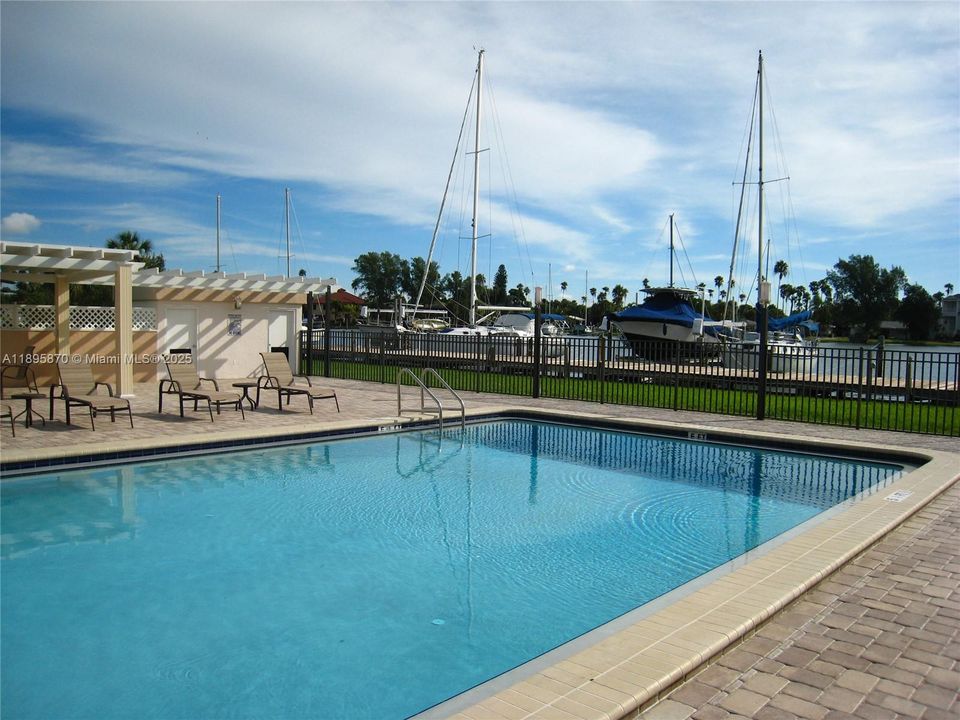 На продажу: $890,000 (2 спален, 2 ванн, 1190 Квадратных фут)