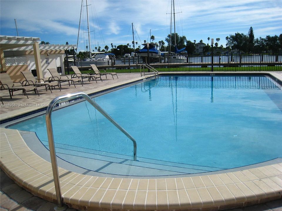 На продажу: $890,000 (2 спален, 2 ванн, 1190 Квадратных фут)