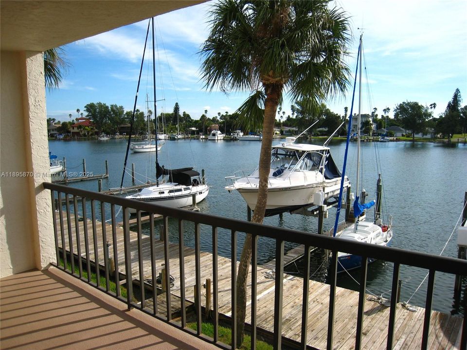 На продажу: $890,000 (2 спален, 2 ванн, 1190 Квадратных фут)