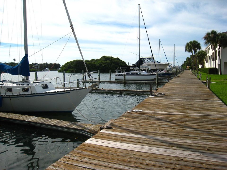 На продажу: $890,000 (2 спален, 2 ванн, 1190 Квадратных фут)