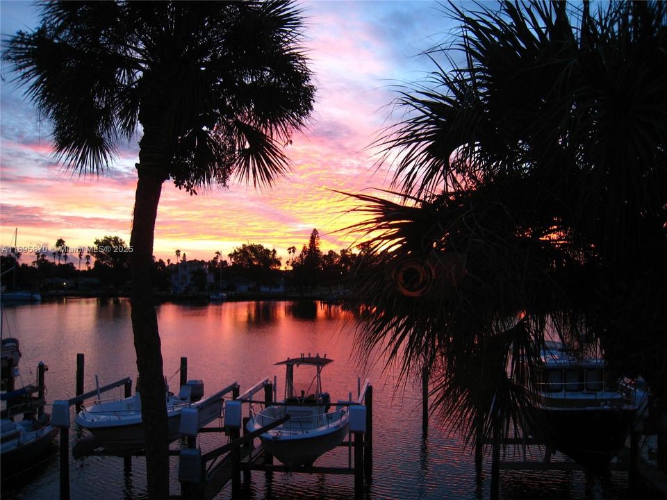 На продажу: $890,000 (2 спален, 2 ванн, 1190 Квадратных фут)