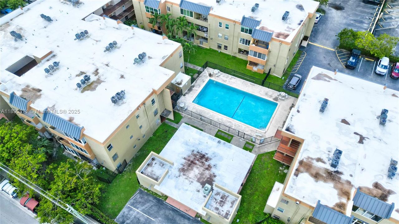 最近租的: $2,200 (2 贝兹, 2 浴室, 880 平方英尺)