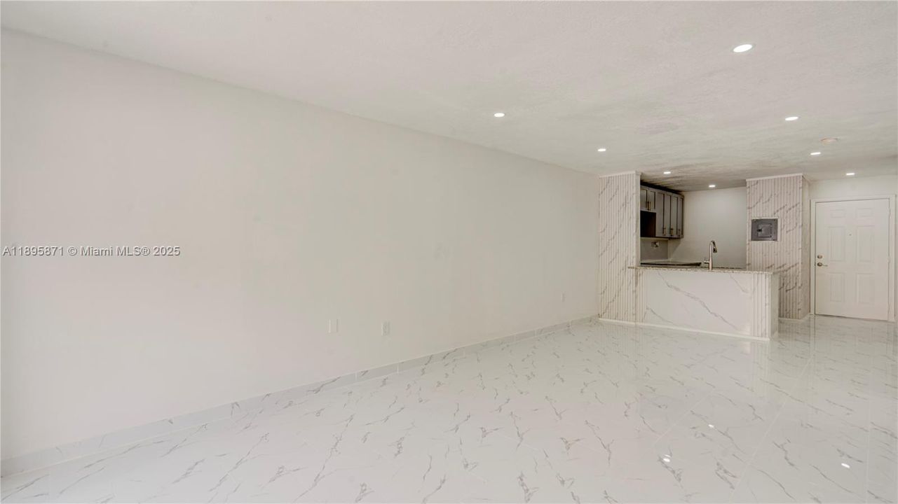 最近租的: $2,200 (2 贝兹, 2 浴室, 880 平方英尺)