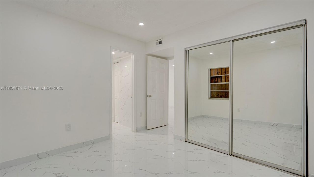 最近租的: $2,200 (2 贝兹, 2 浴室, 880 平方英尺)