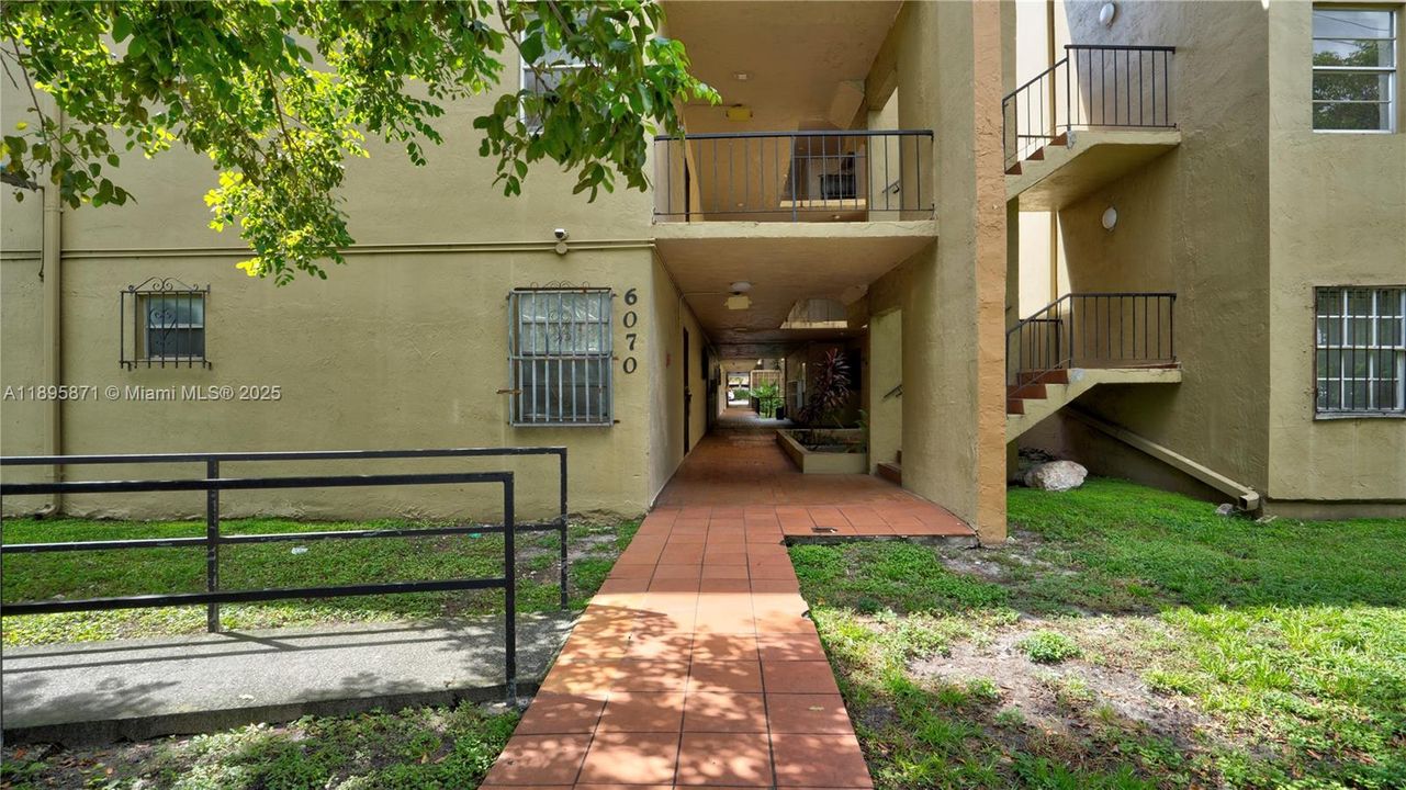 最近租的: $2,200 (2 贝兹, 2 浴室, 880 平方英尺)