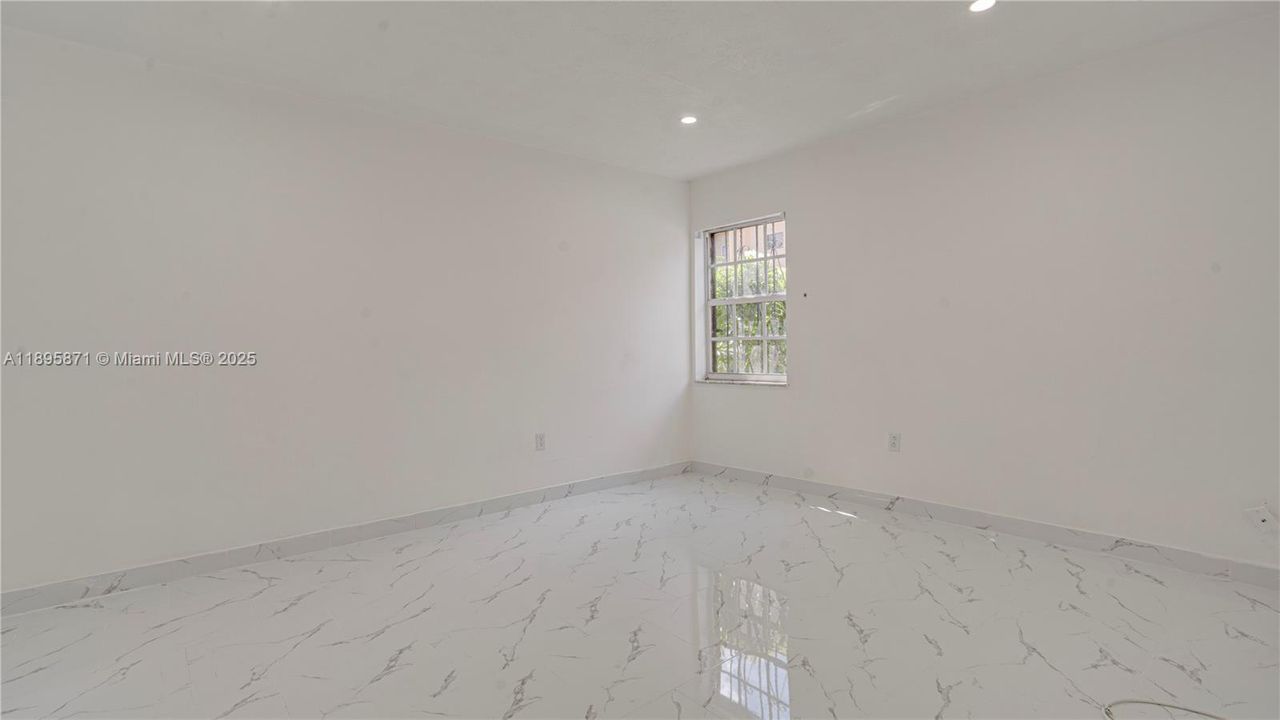 最近租的: $2,200 (2 贝兹, 2 浴室, 880 平方英尺)