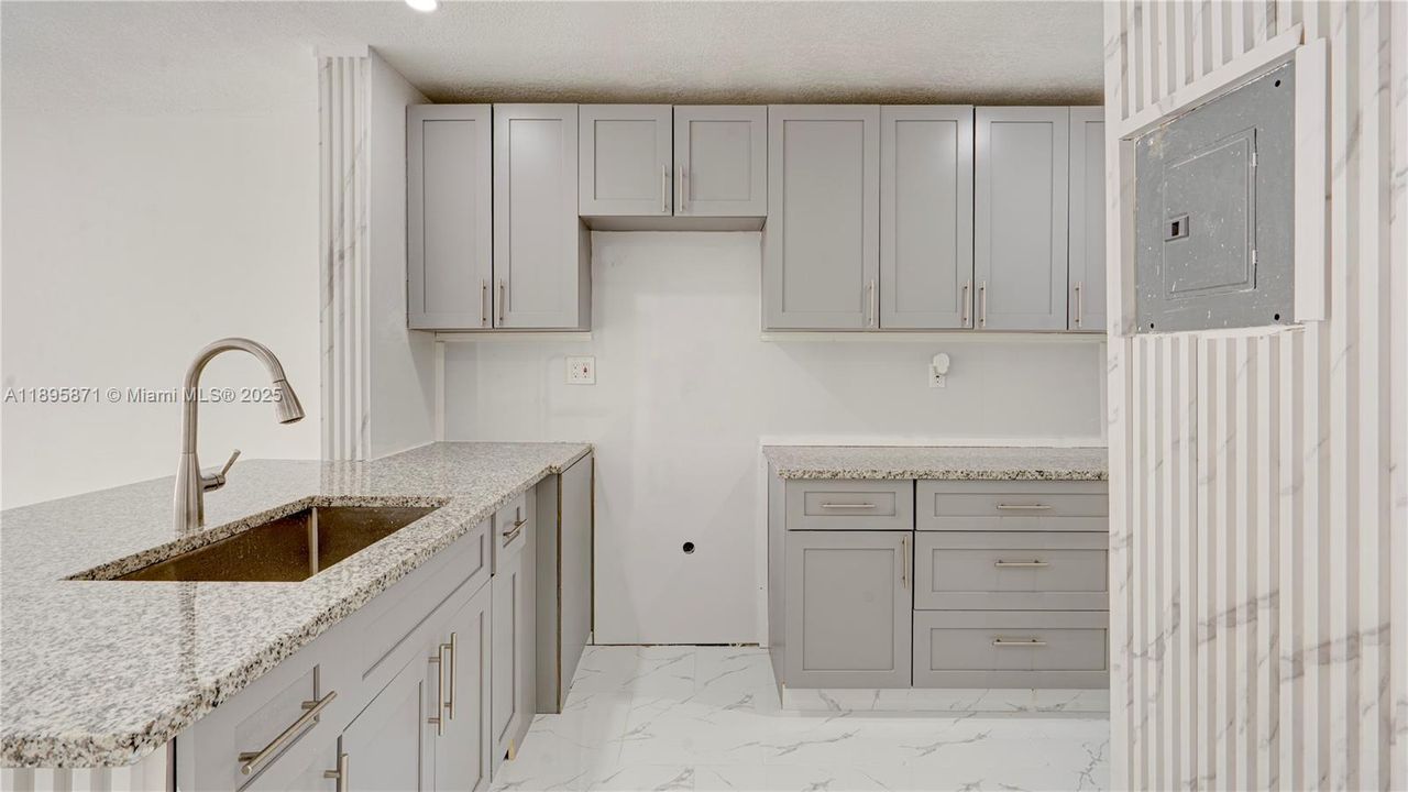 最近租的: $2,200 (2 贝兹, 2 浴室, 880 平方英尺)