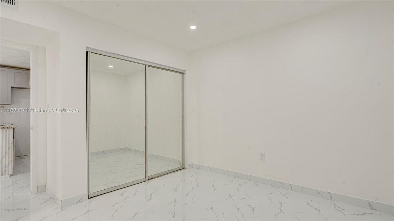 最近租的: $2,200 (2 贝兹, 2 浴室, 880 平方英尺)