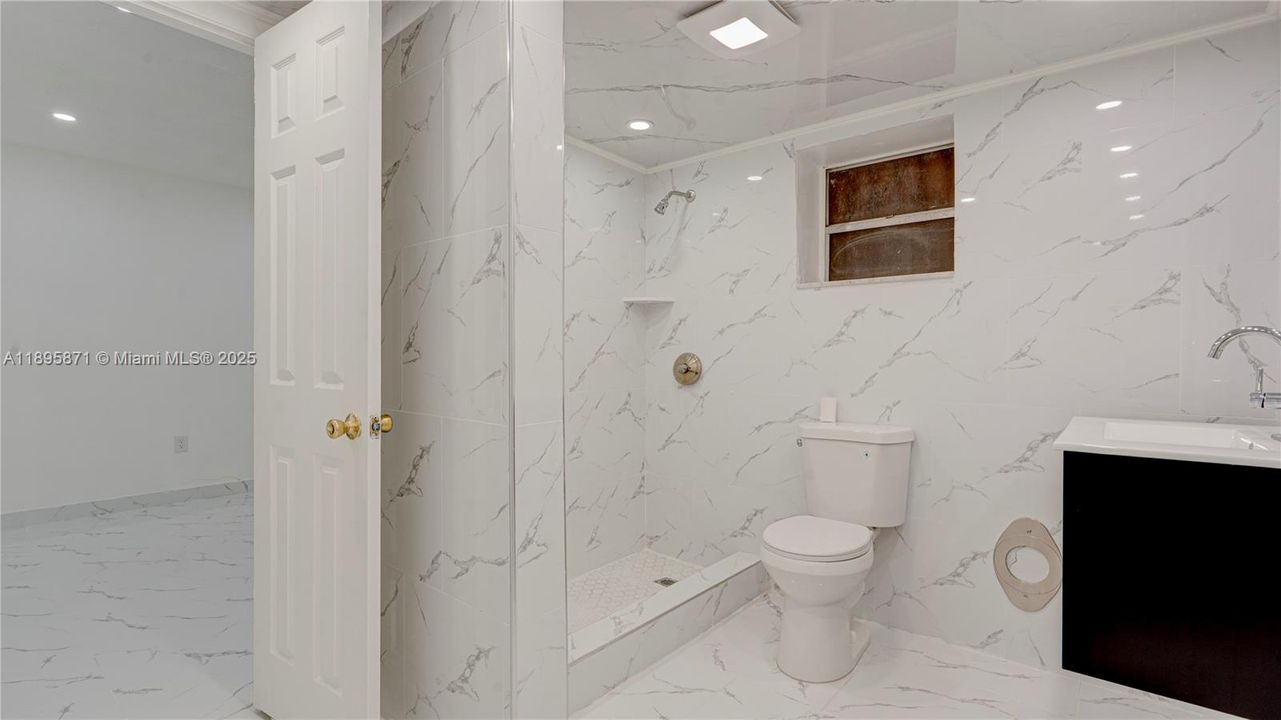 最近租的: $2,200 (2 贝兹, 2 浴室, 880 平方英尺)