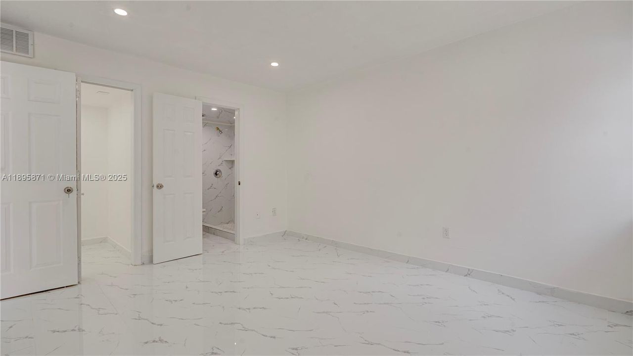 最近租的: $2,200 (2 贝兹, 2 浴室, 880 平方英尺)