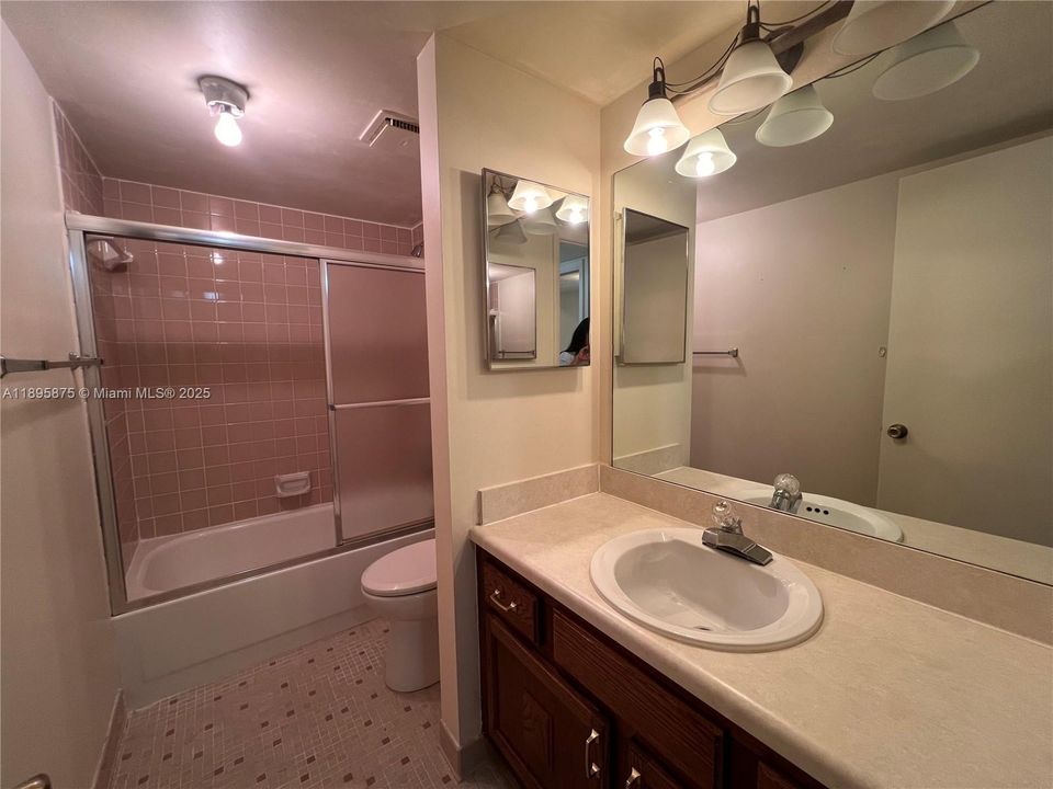 Recently Rented: $1,850 (2 beds, 2 baths, 1090 Square Feet)