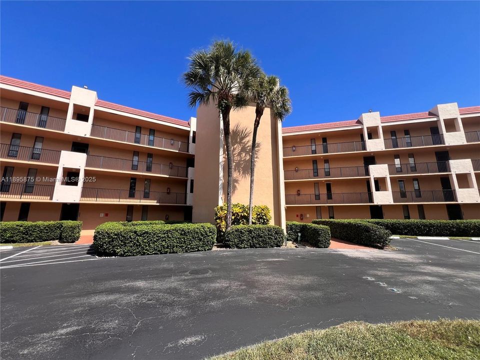 Recently Rented: $1,850 (2 beds, 2 baths, 1090 Square Feet)