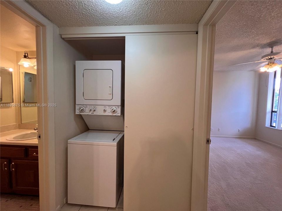 Recently Rented: $1,850 (2 beds, 2 baths, 1090 Square Feet)