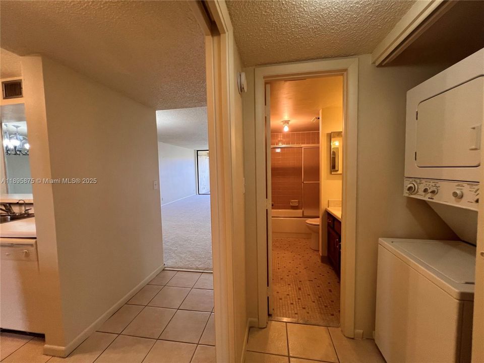 Recently Rented: $1,850 (2 beds, 2 baths, 1090 Square Feet)