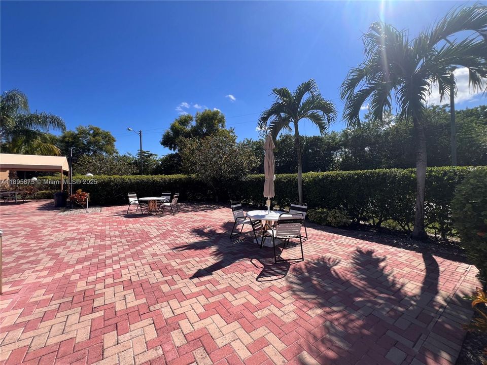 Recently Rented: $1,850 (2 beds, 2 baths, 1090 Square Feet)