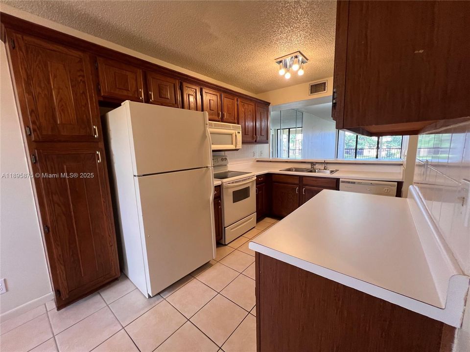Recently Rented: $1,850 (2 beds, 2 baths, 1090 Square Feet)
