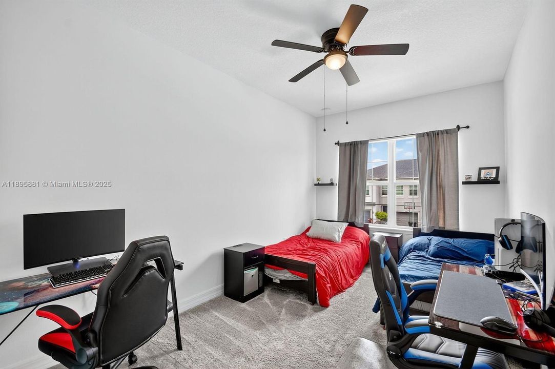 待售: $480,000 (3 贝兹, 2 浴室, 1675 平方英尺)