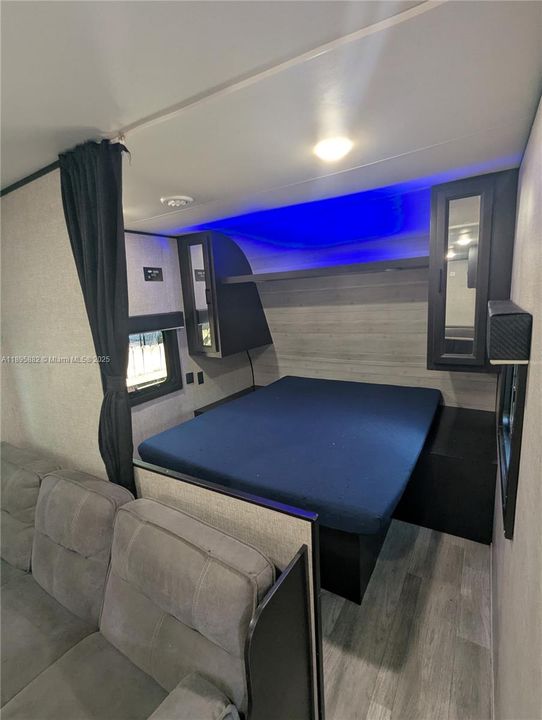 For Rent: $1,050 (1 beds, 1 baths, 2640 Square Feet)