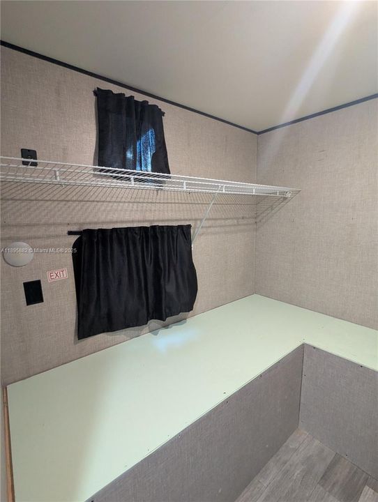 For Rent: $1,050 (1 beds, 1 baths, 2640 Square Feet)