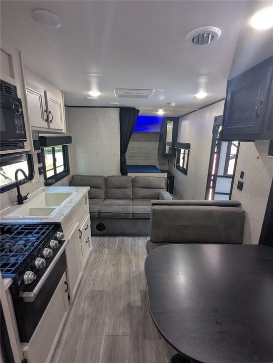 For Rent: $1,050 (1 beds, 1 baths, 2640 Square Feet)