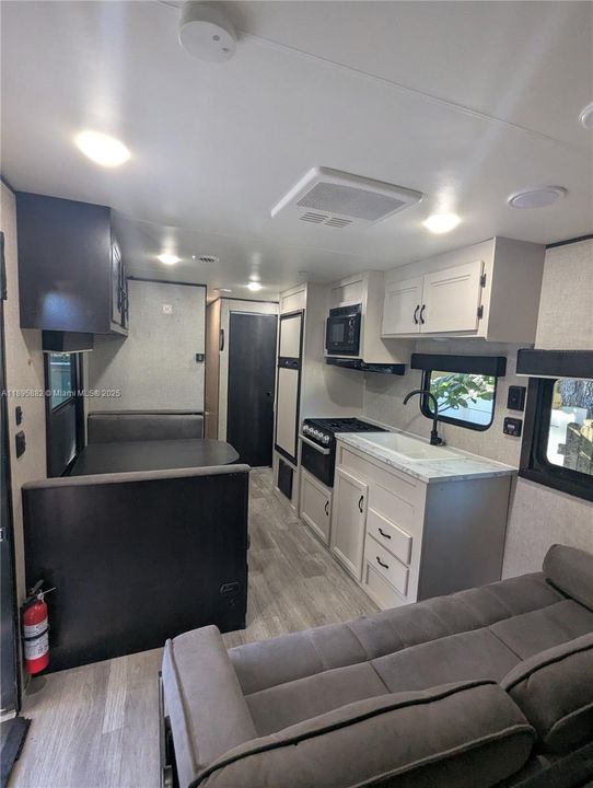 For Rent: $1,050 (1 beds, 1 baths, 2640 Square Feet)