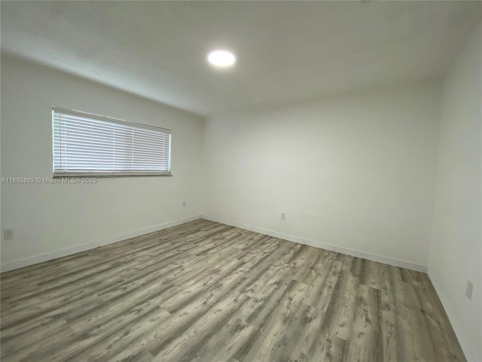 Recently Rented: $2,500 (2 beds, 1 baths, 800 Square Feet)