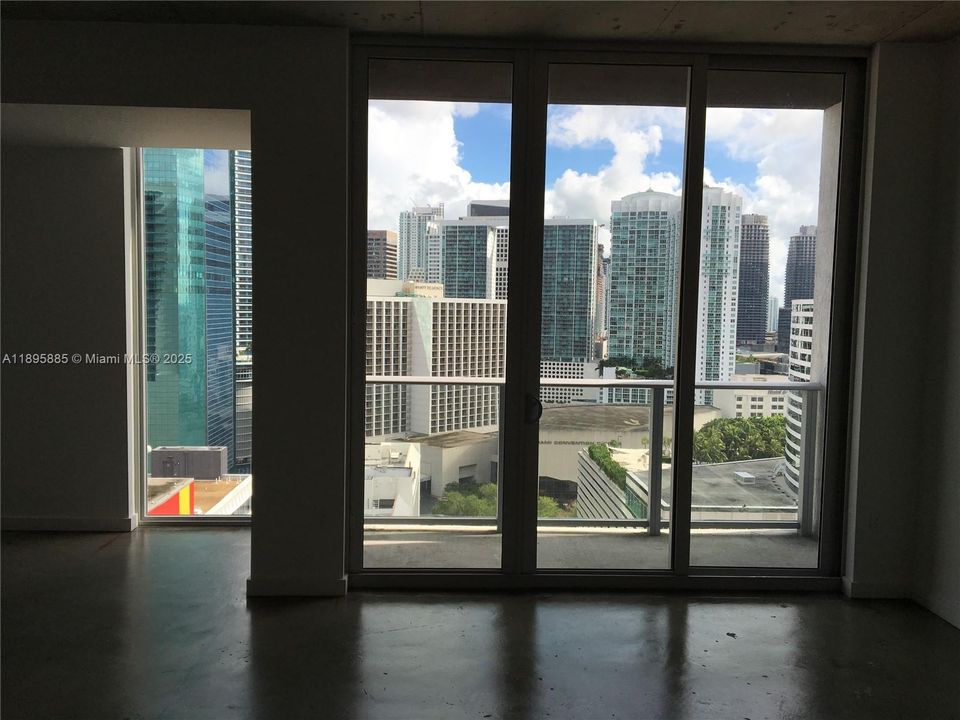 Recently Rented: $2,400 (1 beds, 1 baths, 607 Square Feet)