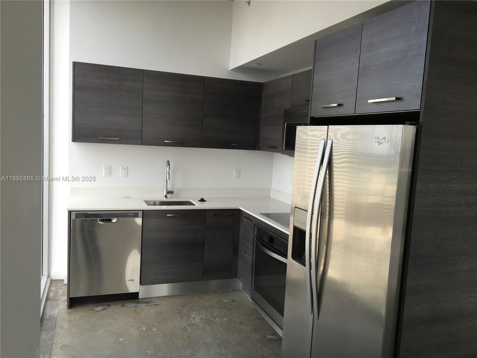 Recently Rented: $2,400 (1 beds, 1 baths, 607 Square Feet)