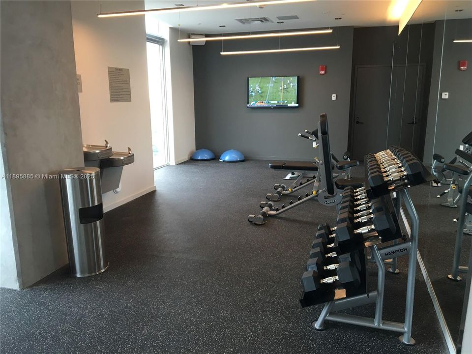 Recently Rented: $2,400 (1 beds, 1 baths, 607 Square Feet)