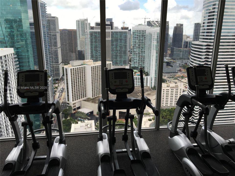 Recently Rented: $2,400 (1 beds, 1 baths, 607 Square Feet)