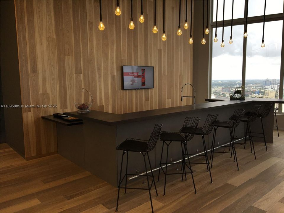 Recently Rented: $2,400 (1 beds, 1 baths, 607 Square Feet)