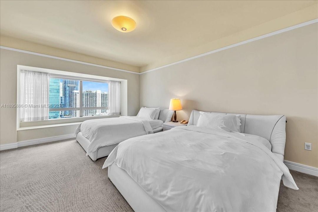 For Sale: $1,800,000 (2 beds, 2 baths, 1747 Square Feet)