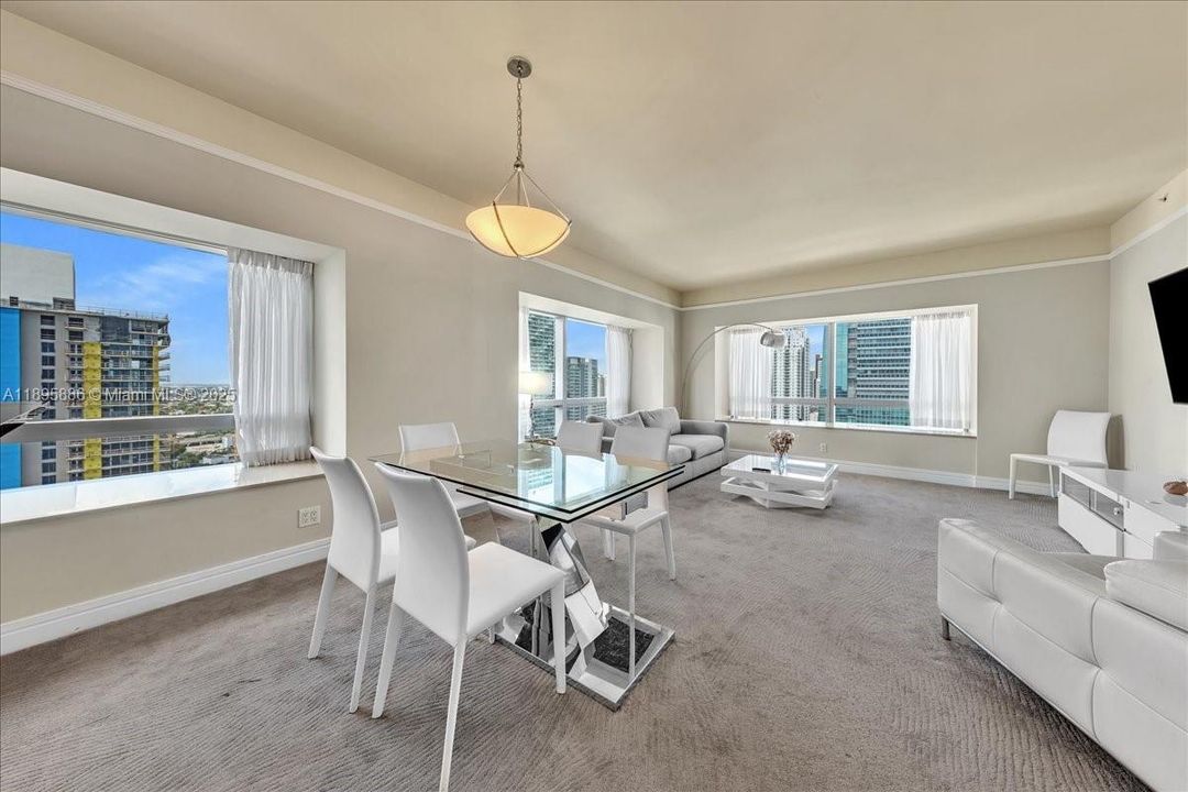 For Sale: $1,800,000 (2 beds, 2 baths, 1747 Square Feet)