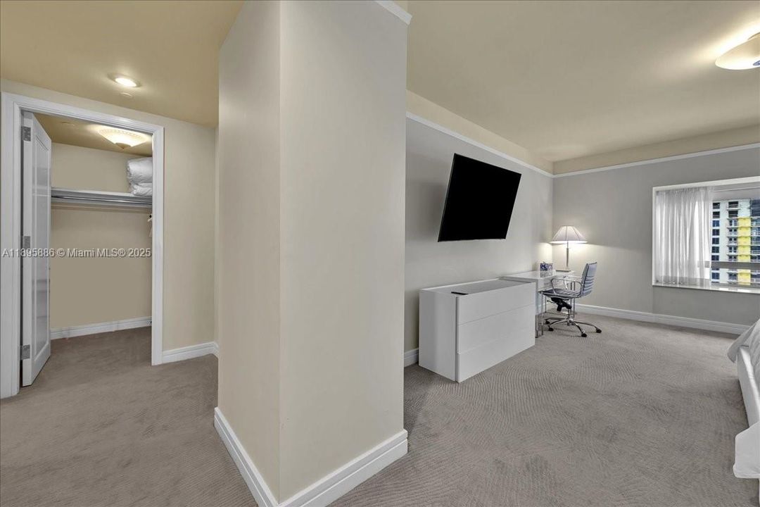 For Sale: $1,800,000 (2 beds, 2 baths, 1747 Square Feet)